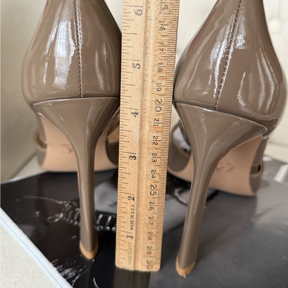 Elegant Tan / olive laser cut Women's Heels - Picture 12 of 14